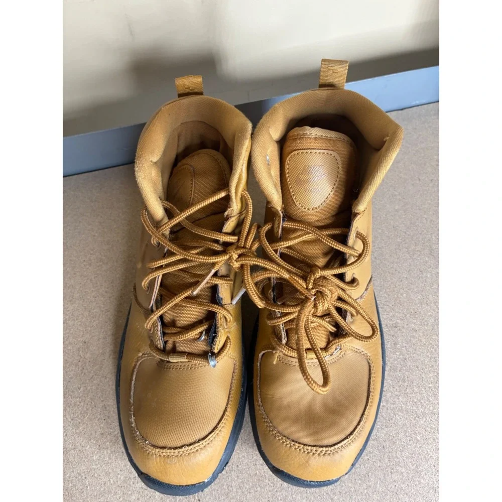 Nike Manoa LTR GS Wheat Brown Leather Boots BQ5371-700 Kids Size 5Y